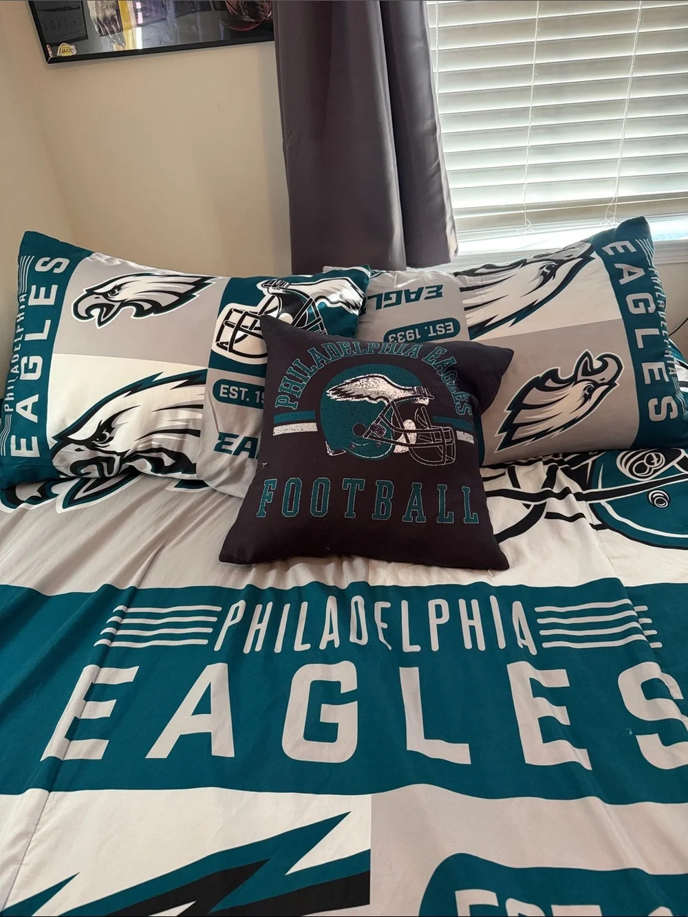 Philadelphia Eagles Teal and White Comforter Set - Team Bedding - Queen Size